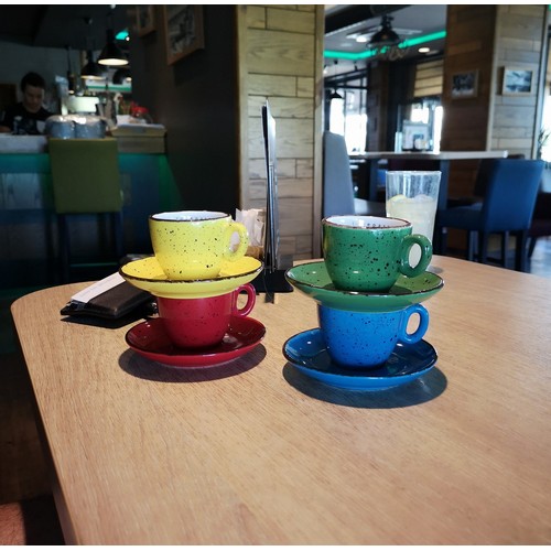 Rendes-cappuccino-žuta-zelena