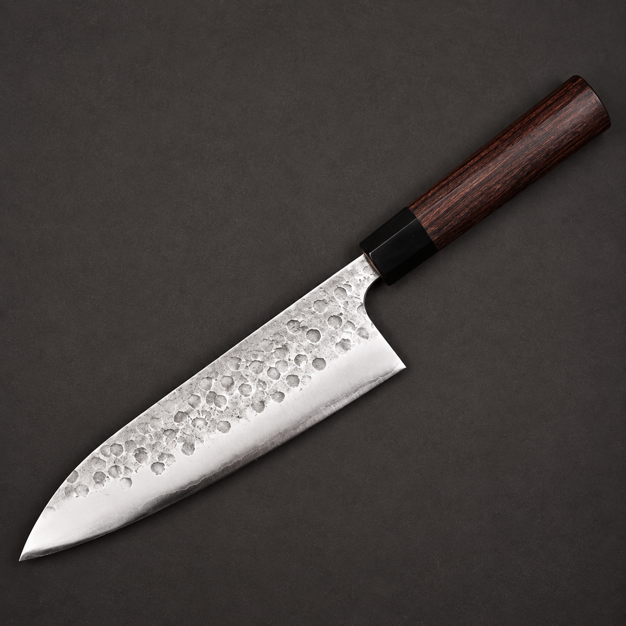 Matsubara Blue No.2 Tsuchime Gyuto 210 Stainless Clad s drškom od ružina drva Matsubara Blue No.2 Tsuchime Gyuto 210 Stainless Clad s drškom od ružina drva