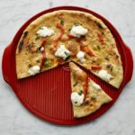 EMILE HENRY CRVENI PEKAČ ZA PIZZU 32 CM - Slika 3
