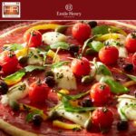 EMILE HENRY CRVENI PEKAČ ZA PIZZU 32 CM - Slika 7