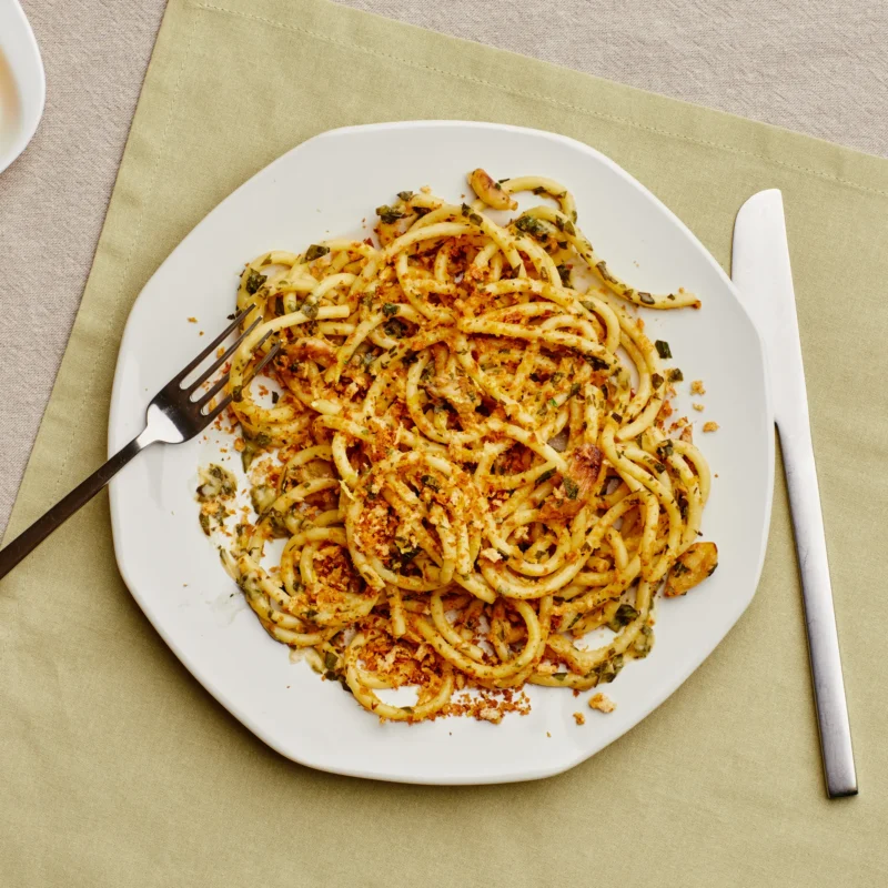 pasta s češnjakom, limunom i panko mrvicama