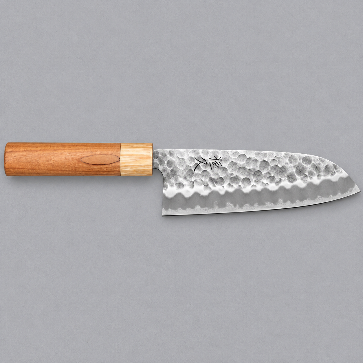TSUNEHISA SANTOKU NOŽ SHIROGAMI #2 s drškom od trešnjina drveta 17 CM TSUNEHISA SANTOKU NOŽ SHIROGAMI #2 s drškom od trešnjina drveta 17 CM