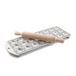 Ottinetti kalup za 24 okrugla raviola 2,8 cm s drvenim valjkom