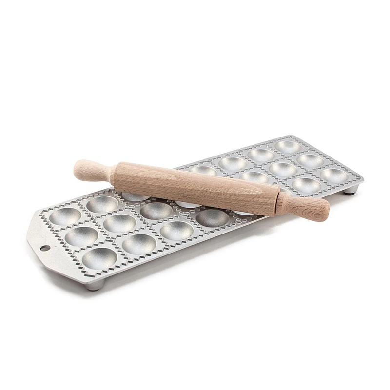 Ottinetti kalup za 24 okrugla raviola 2,8 cm s drvenim valjkom Ottinetti kalup za 24 okrugla raviola 2,8 cm s drvenim valjkom